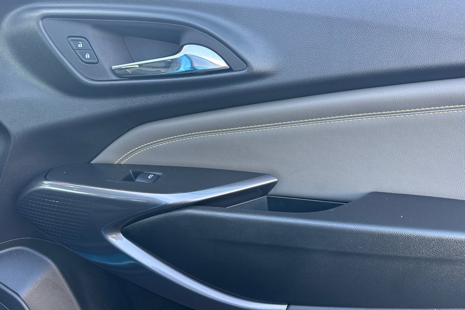 Used 2025 Chevrolet Trax ACTIV w/ Sunroof Package image 21