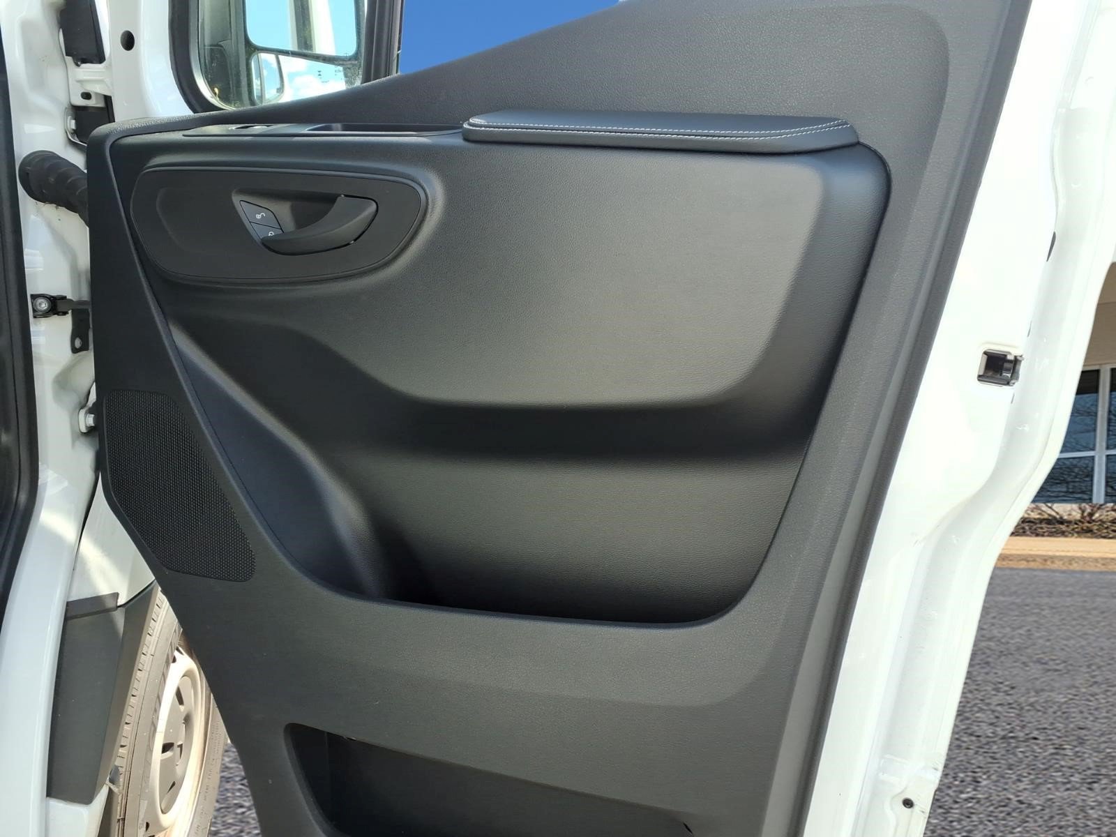 Used 2024 Mercedes-Benz Sprinter 2500 image 14