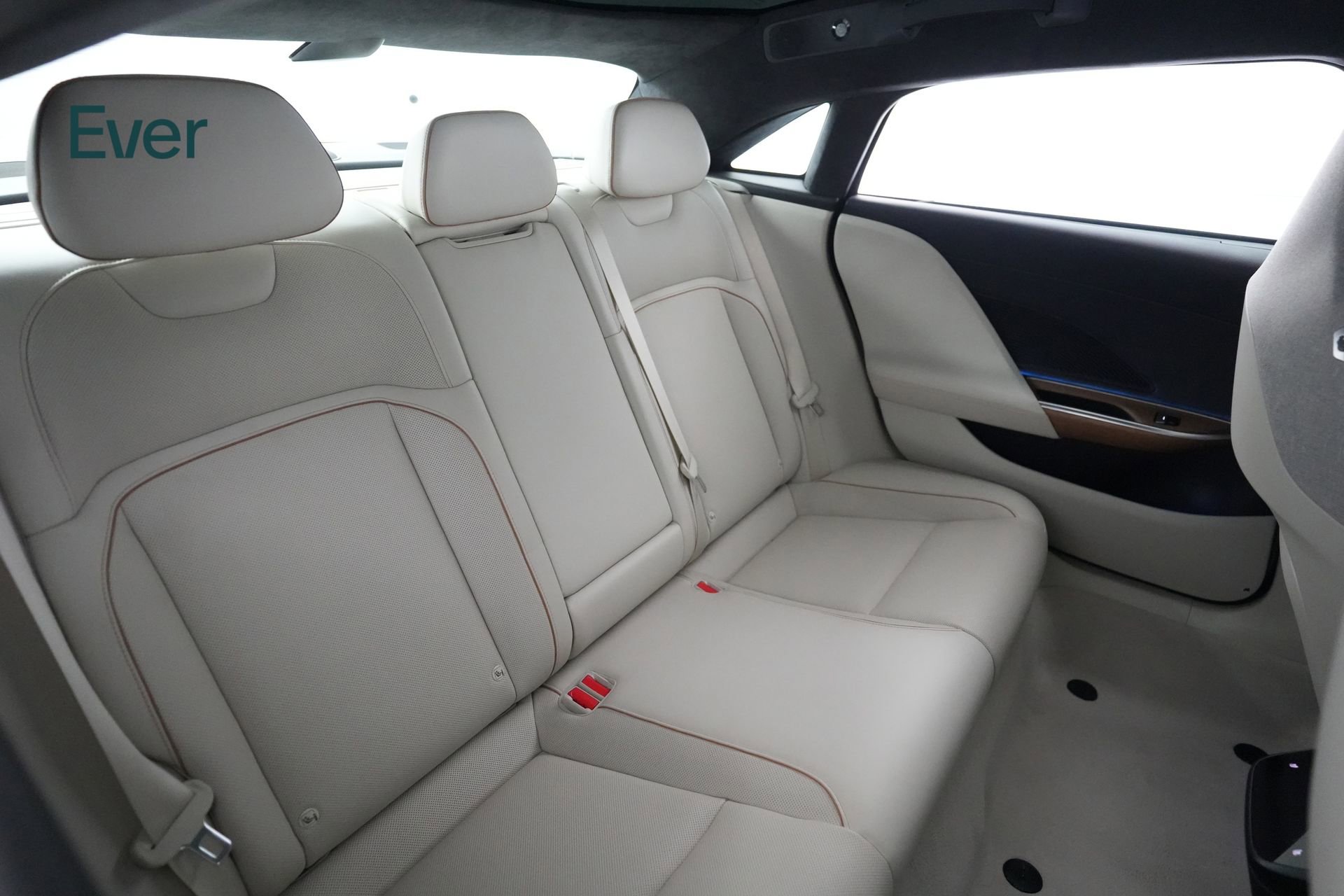 Used 2023 Lucid Air Touring image 5