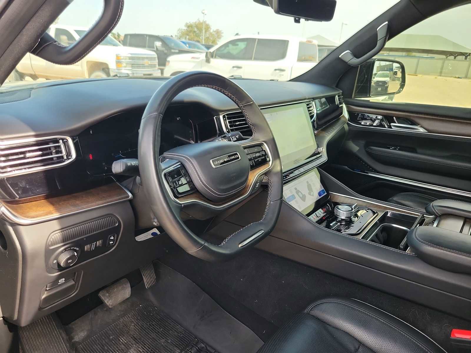 Used 2023 Jeep Grand Wagoneer Series II AWD/4WD image 10