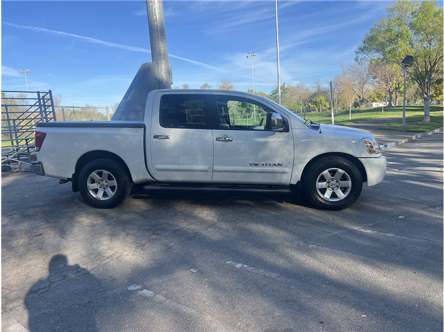 Used 2005 Nissan Titan LE w/ (U01) Nissan Navigation Pkg image 8