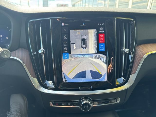 Certified 2025 Volvo V60 B5 Cross Country Plus image 22