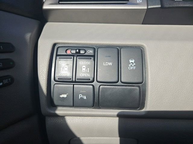 Used 2016 Honda Odyssey Touring Elite image 48