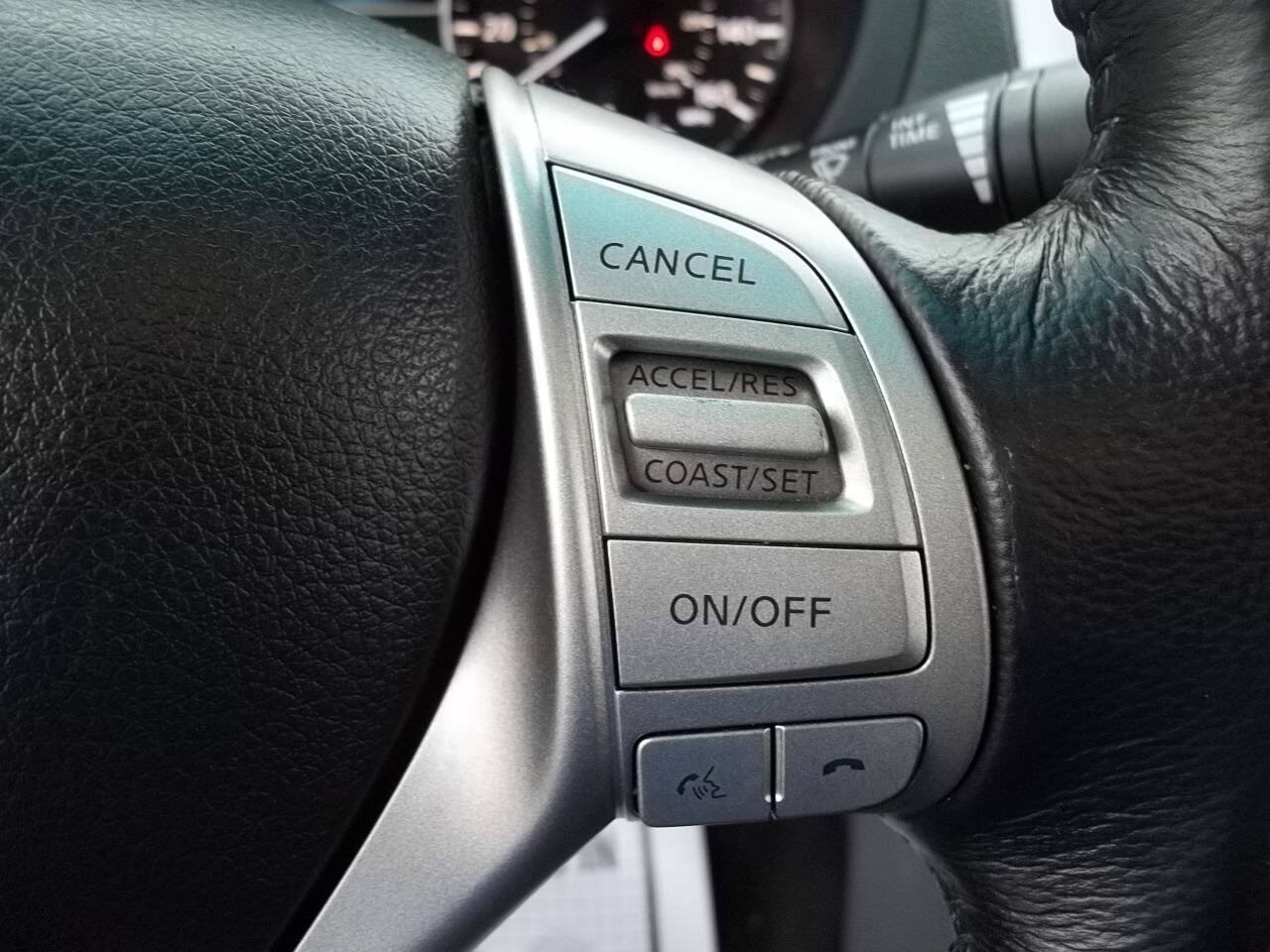 Used 2013 Nissan Altima 2.5 SL w/ Technology Pkg FWD image 22