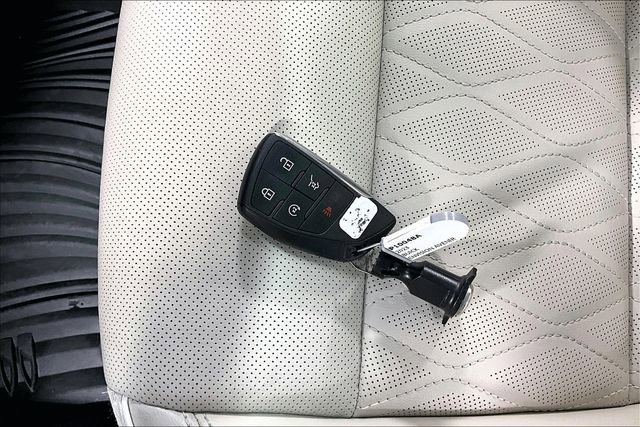 Used 2023 Buick Envision Avenir AWD/4WD image 32