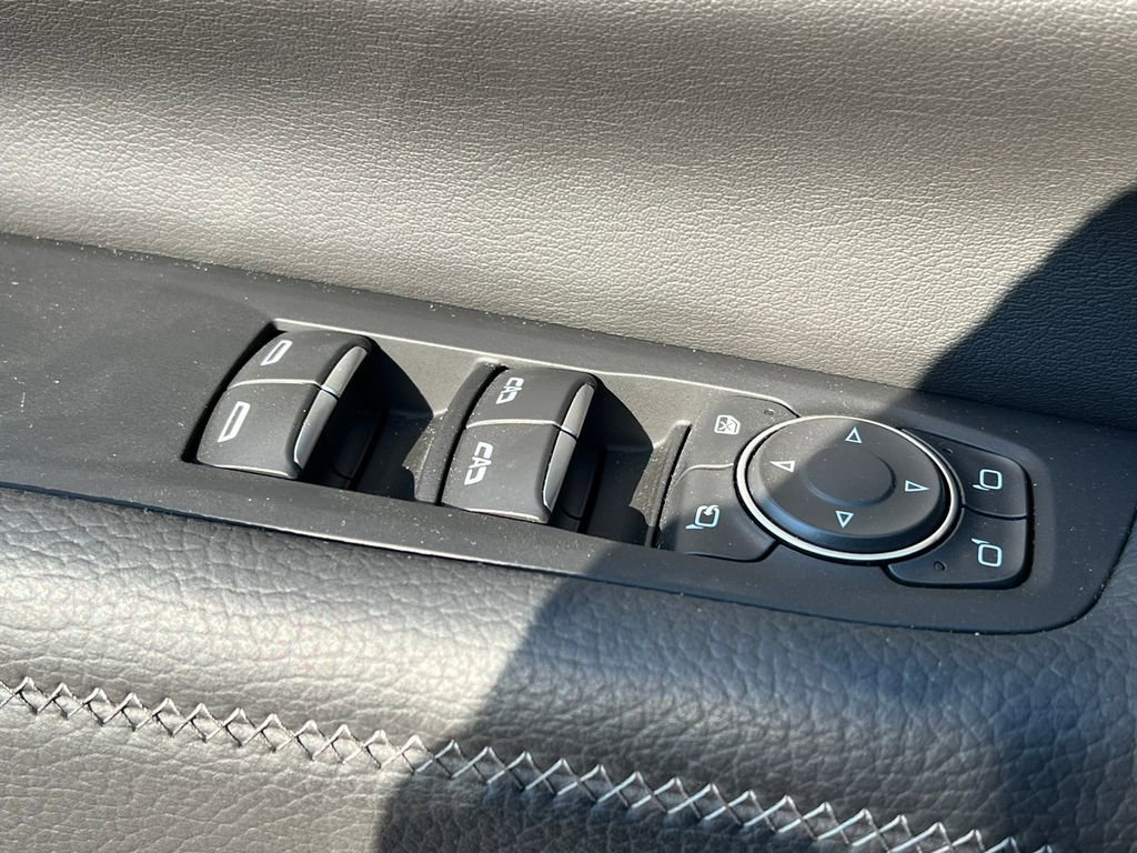 New 2025 GMC Yukon XL Denali w/ Denali Reserve Package image 21