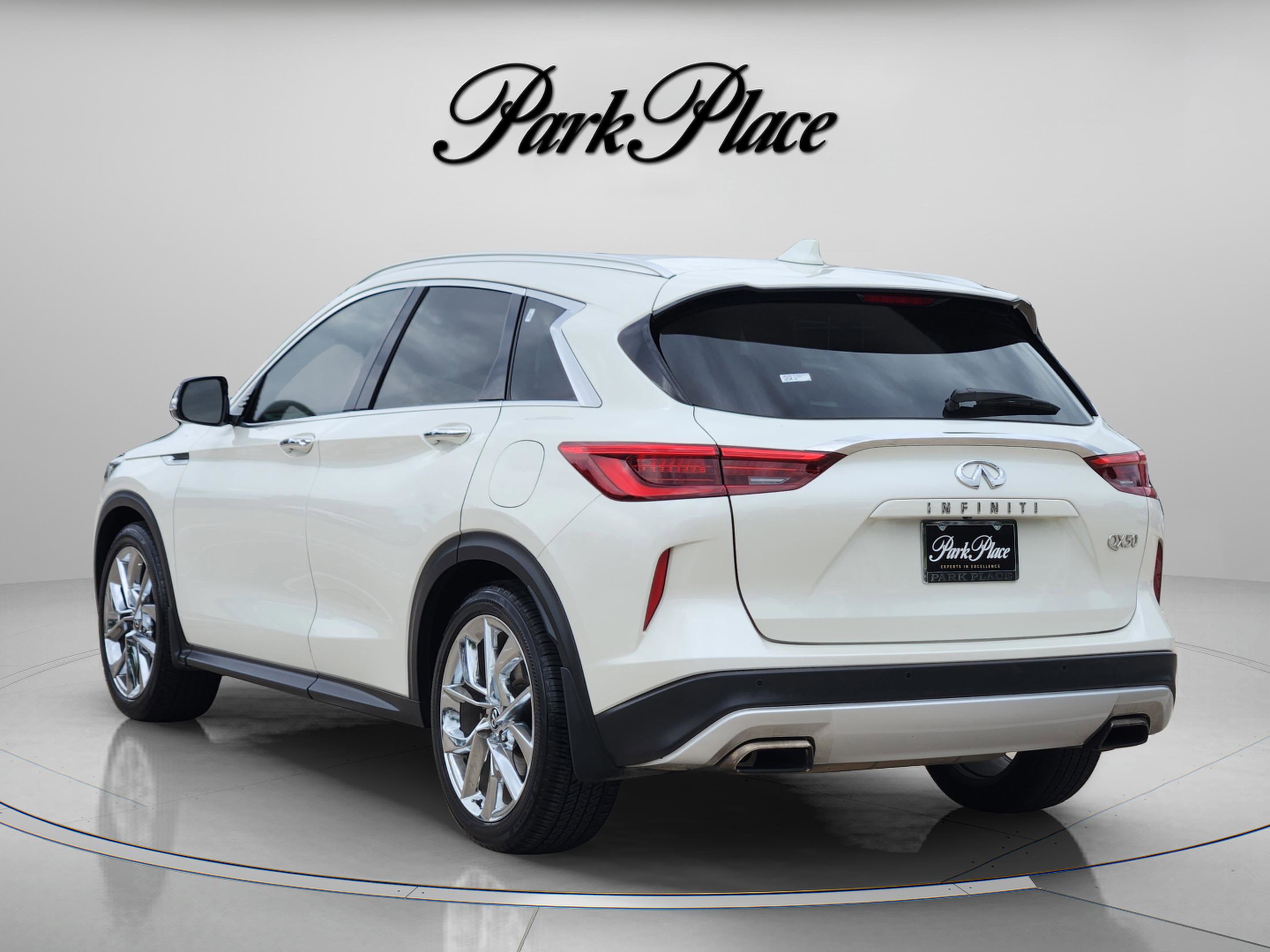 Used 2019 INFINITI QX50 Essential w/ Sensory Package FWD image 3