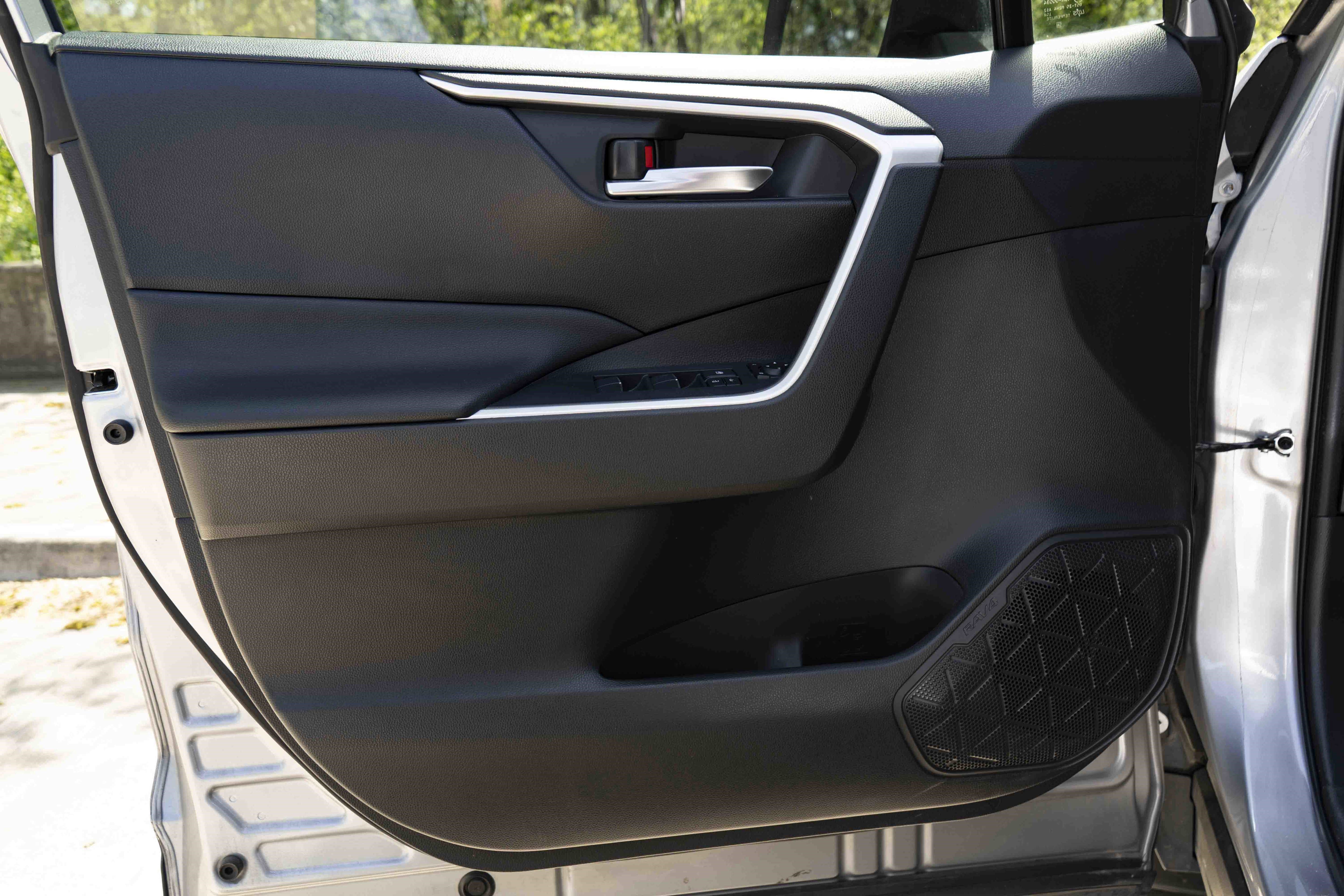 Used 2019 Toyota RAV4 XLE Premium image 35