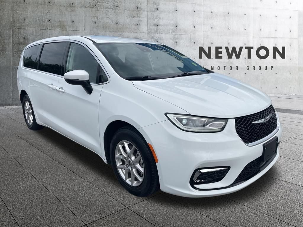 Used 2023 Chrysler Pacifica Touring-L