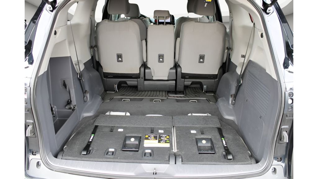 Certified 2023 Toyota Sienna LE image 19