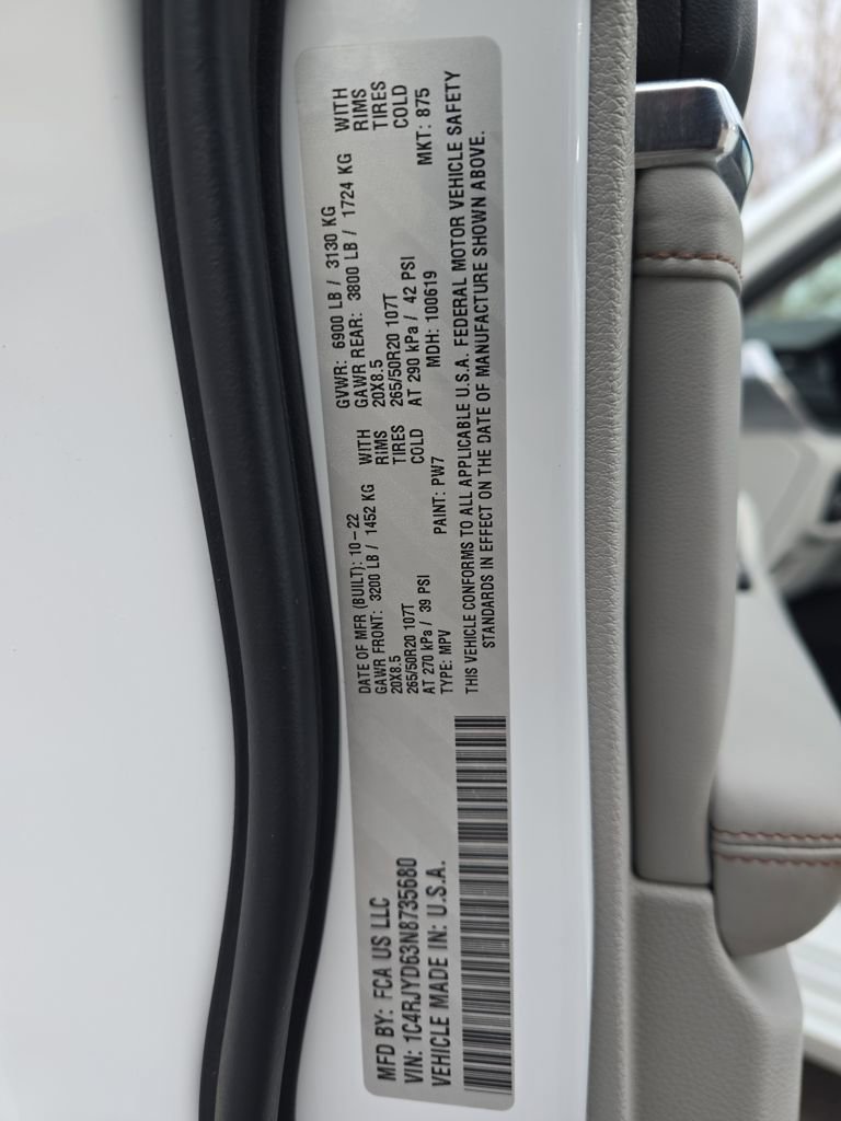 Used 2022 Jeep Grand Cherokee Overland w/ Advanced Protech Group III image 32