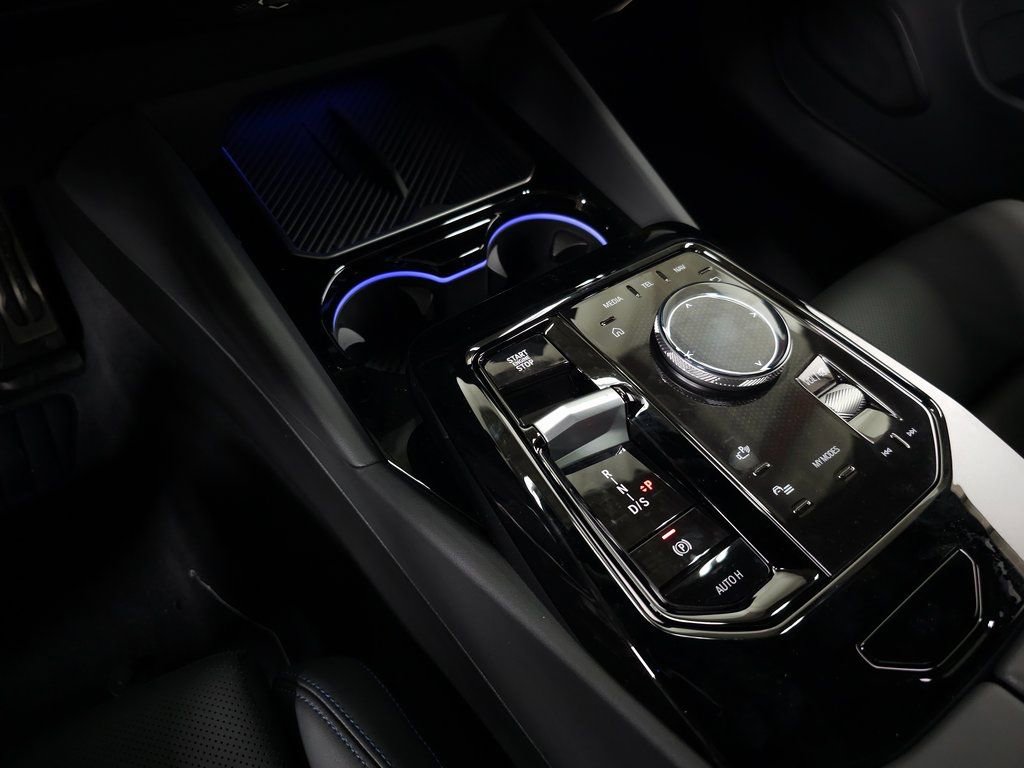 Used 2026 BMW 550e xDrive w/ Premium Package image 30