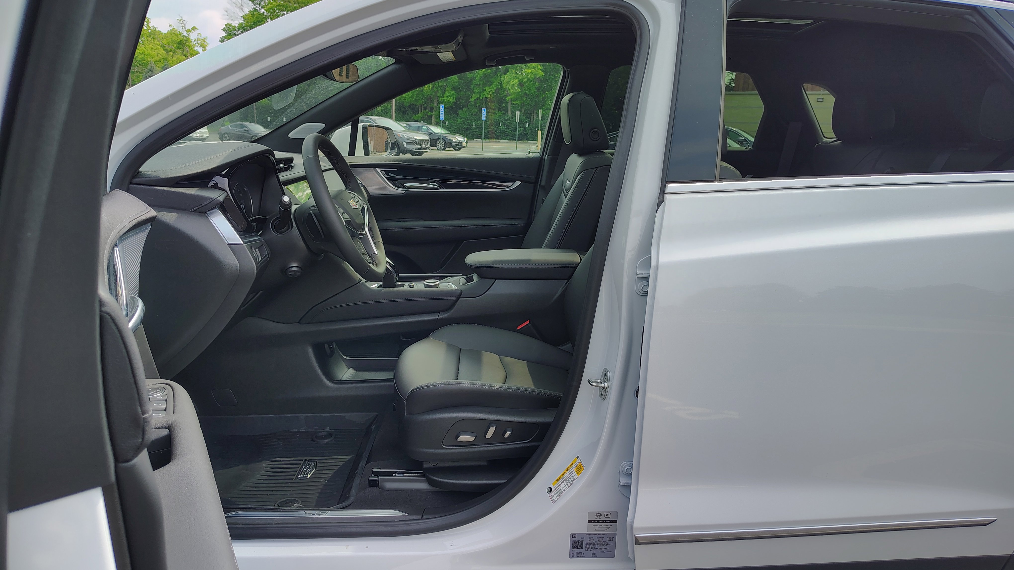 New 2025 Cadillac XT5 Premium Luxury w/ LPO, Floor Liner Package image 9