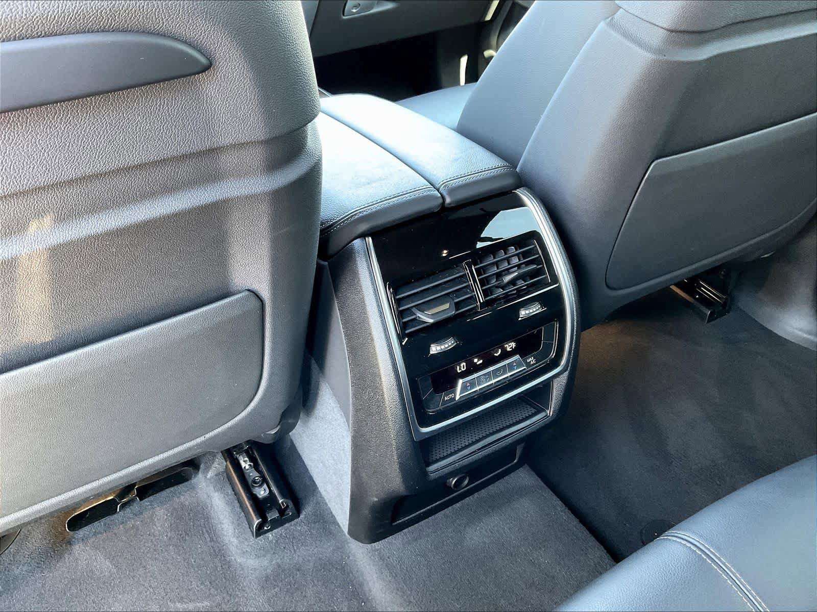 Used 2019 BMW X5 xDrive50i w/ M Sport Package AWD/4WD image 11