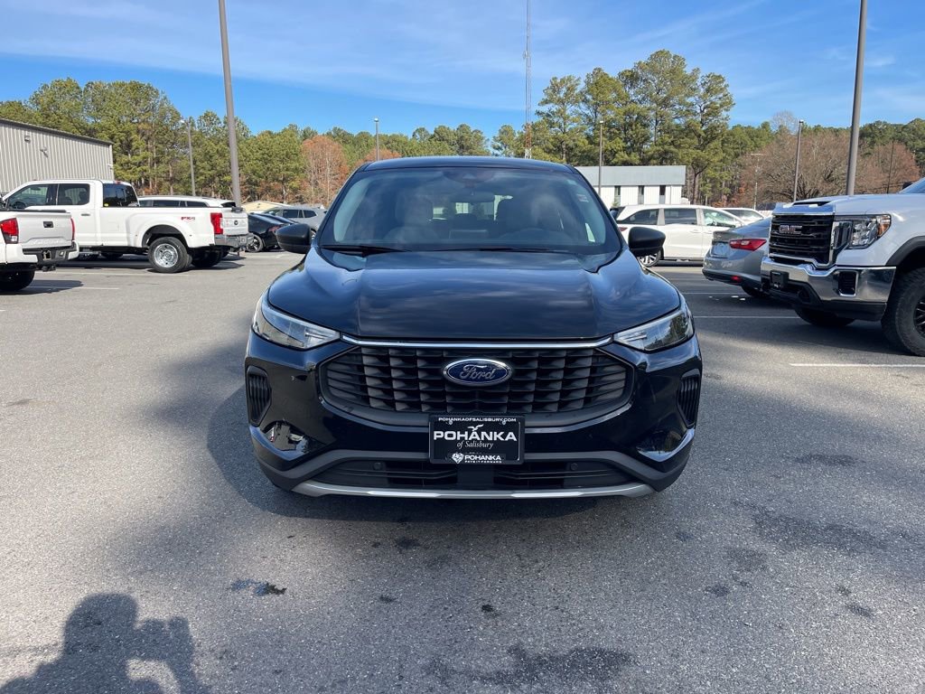 Certified 2023 Ford Escape Active w/ Cold Weather Package image 3