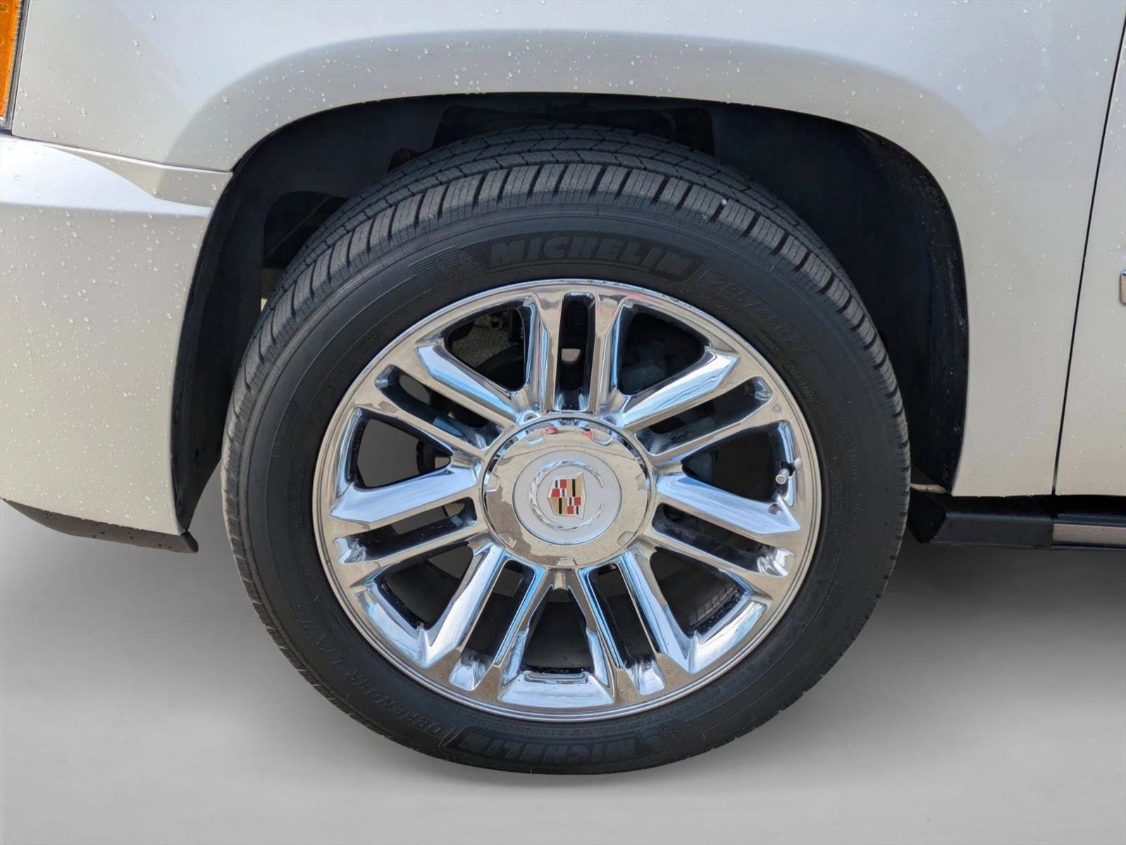 Used 2014 Cadillac Escalade Platinum AWD/4WD image 25