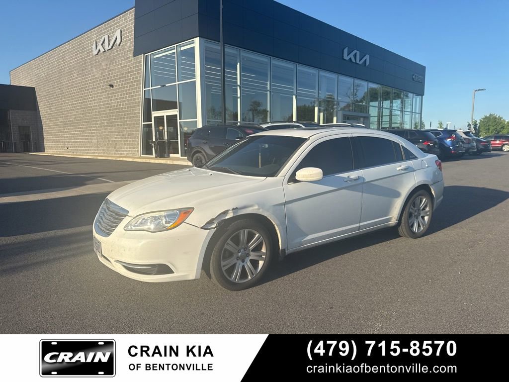 Used 2013 Chrysler 200 Touring FWD image 7