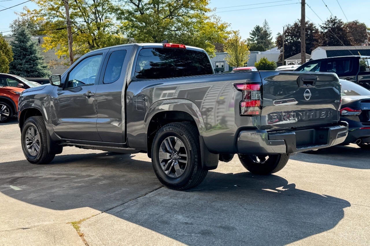 Used 2025 Nissan Frontier SV image 5