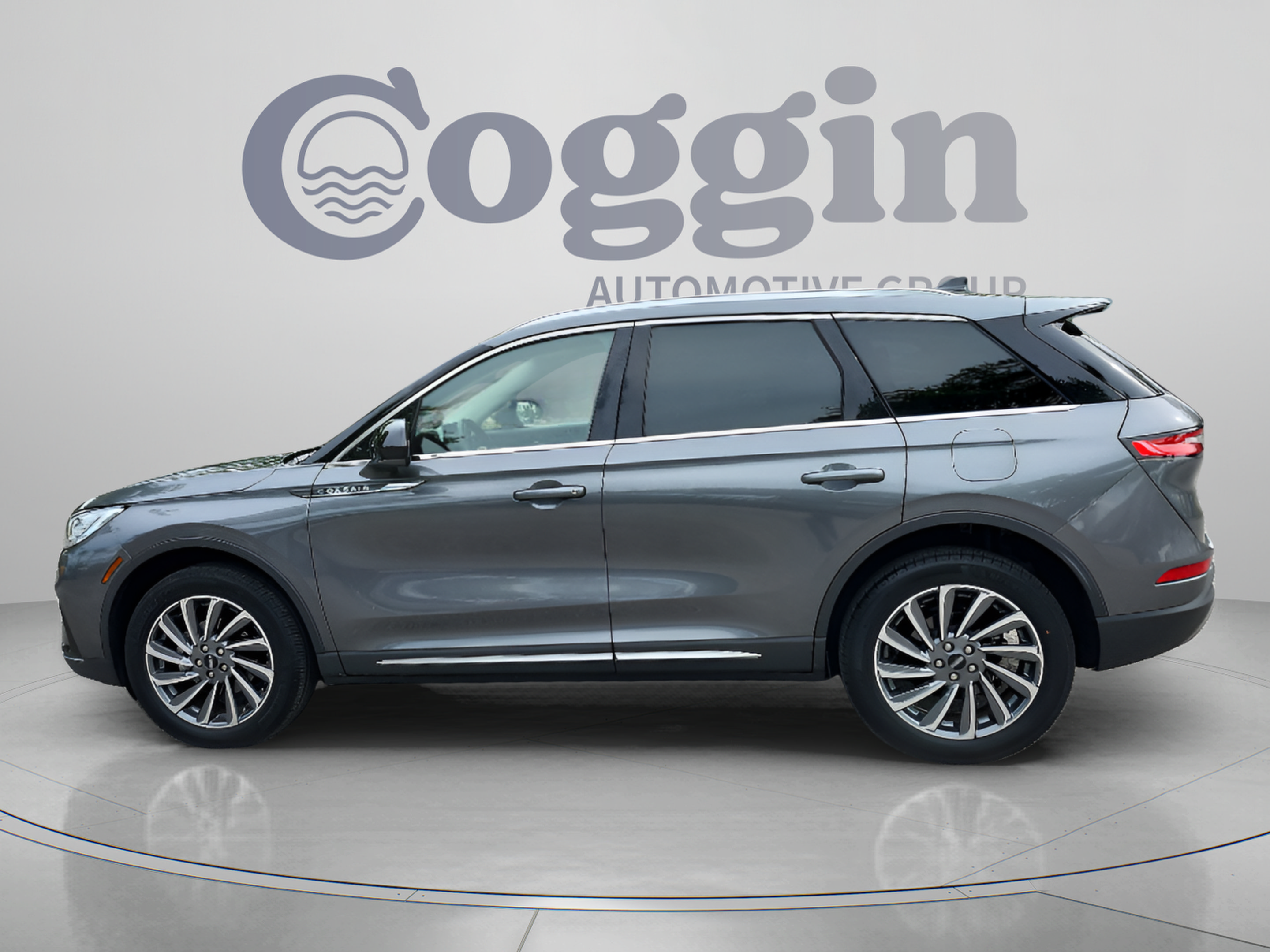 Used 2023 Lincoln Corsair Reserve FWD image 2