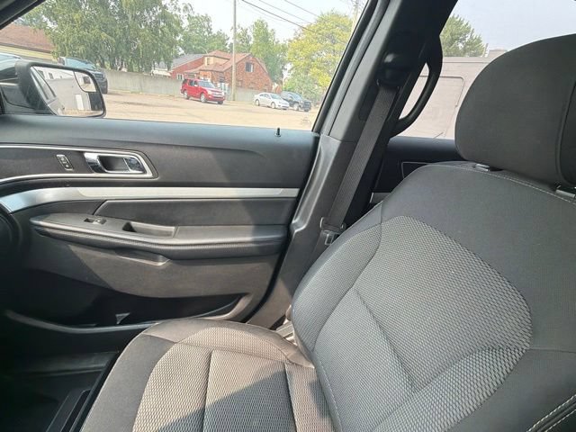 Used 2017 Ford Explorer XLT AWD/4WD image 29