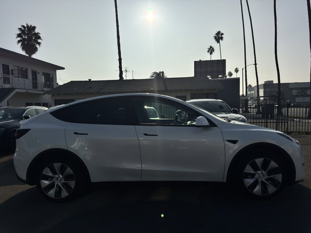 Used 2024 Tesla Model Y Long Range image 4