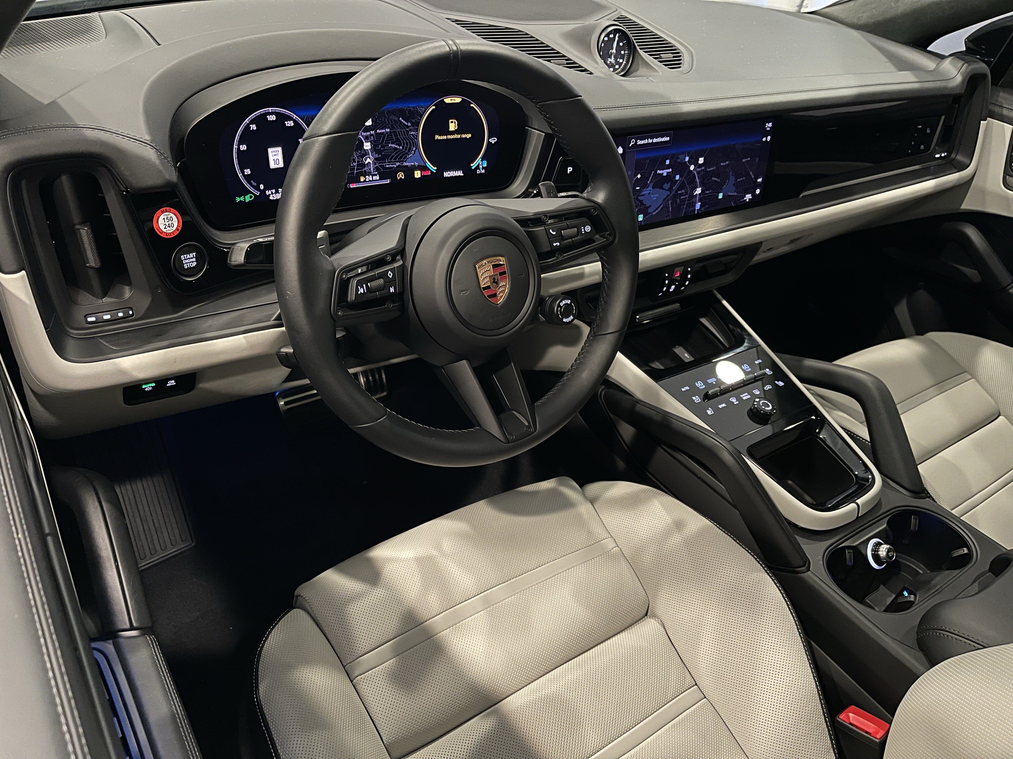 Used 2025 Porsche Cayenne GTS AWD/4WD image 13