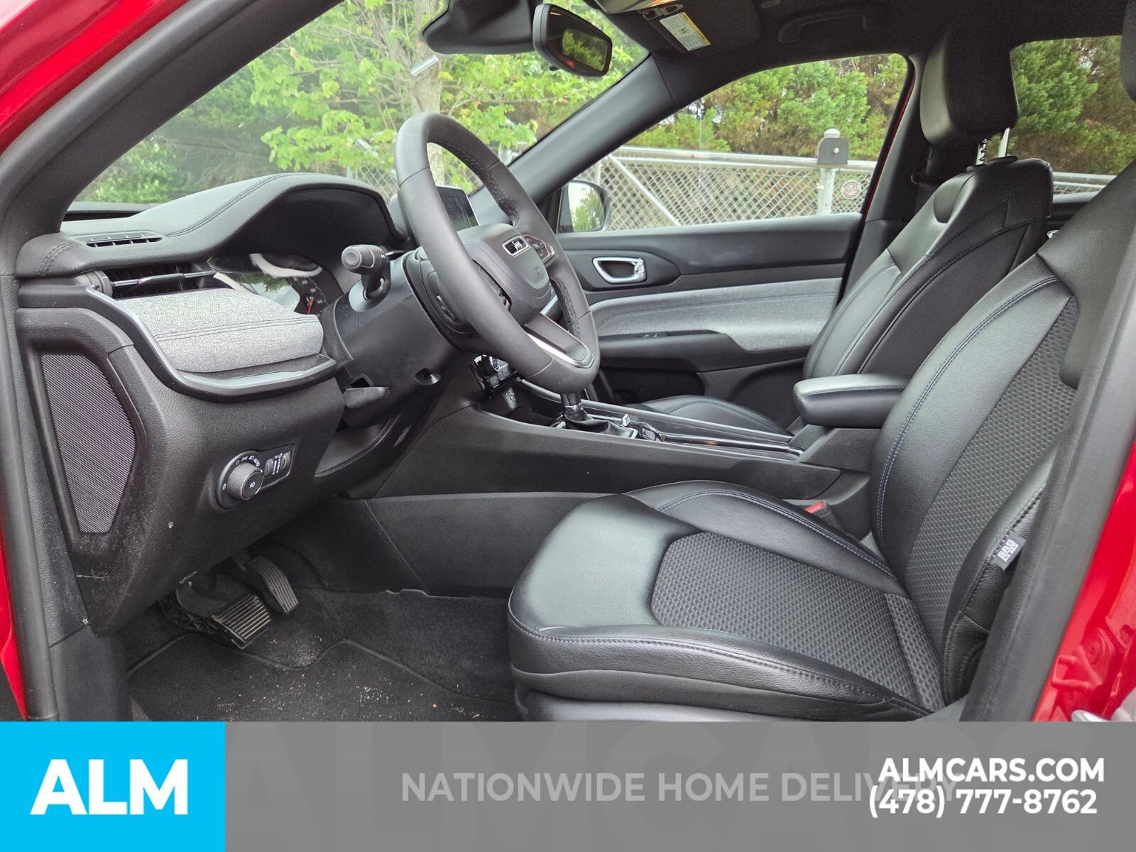 Used 2025 Jeep Compass Latitude AWD/4WD image 6