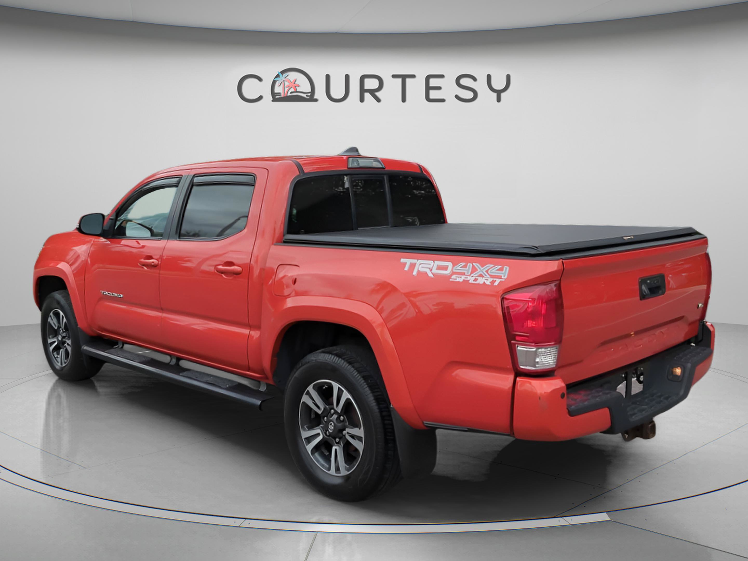 Used 2016 Toyota Tacoma TRD Sport w/ Premium & Technology Package AWD/4WD image 5