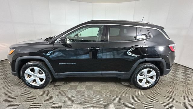 Used 2017 Jeep Compass Latitude w/ Cold Weather Group AWD/4WD image 6