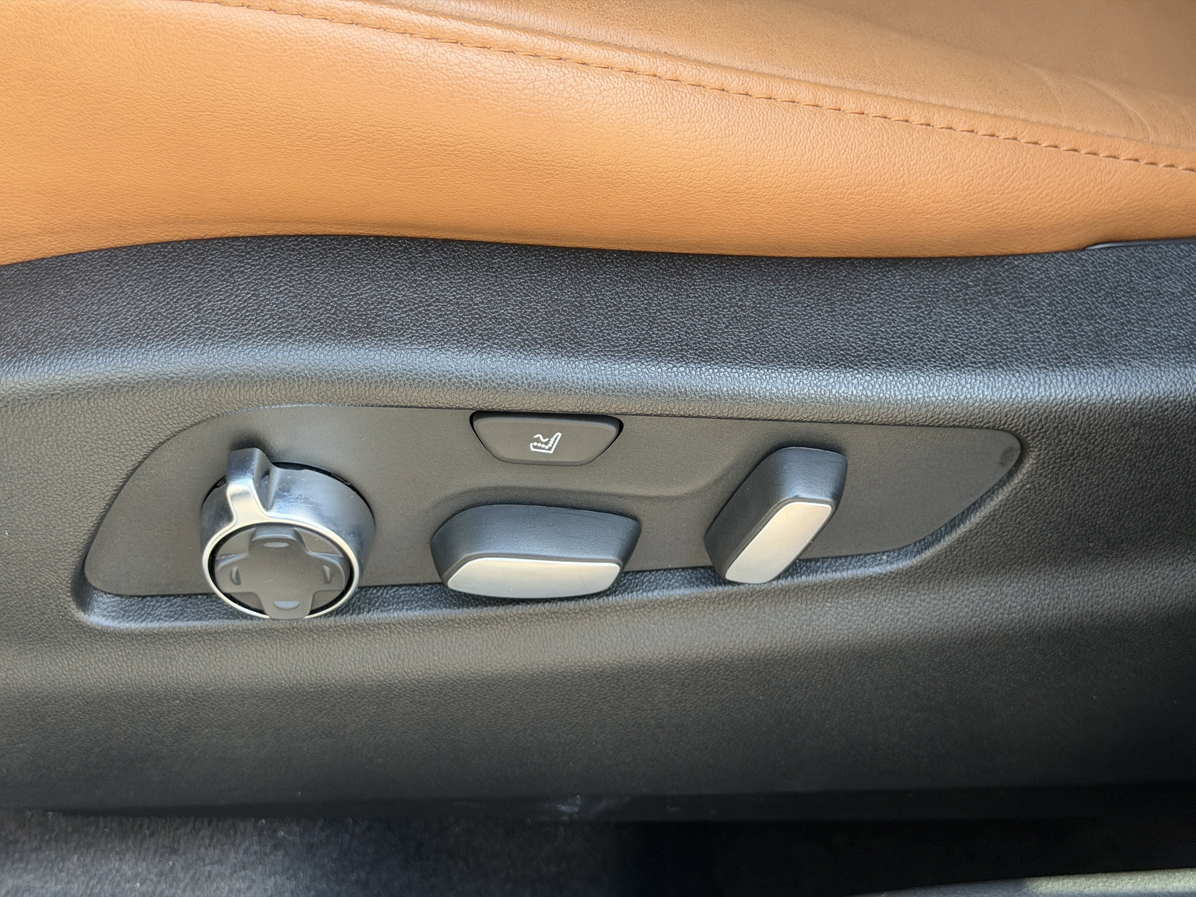 Certified 2022 Cadillac XT4 Premium Luxury w/ Technology Package FWD image 20