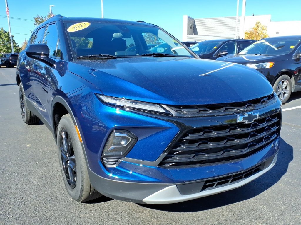 Used 2023 Chevrolet Blazer LT w/ Midnight/Sport Edition FWD image 3