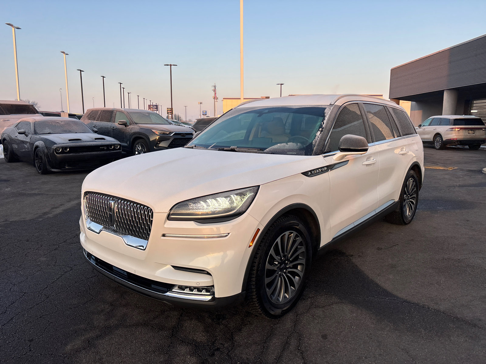 Used 2020 Lincoln Aviator Reserve w/ Elements Package Plus image 3
