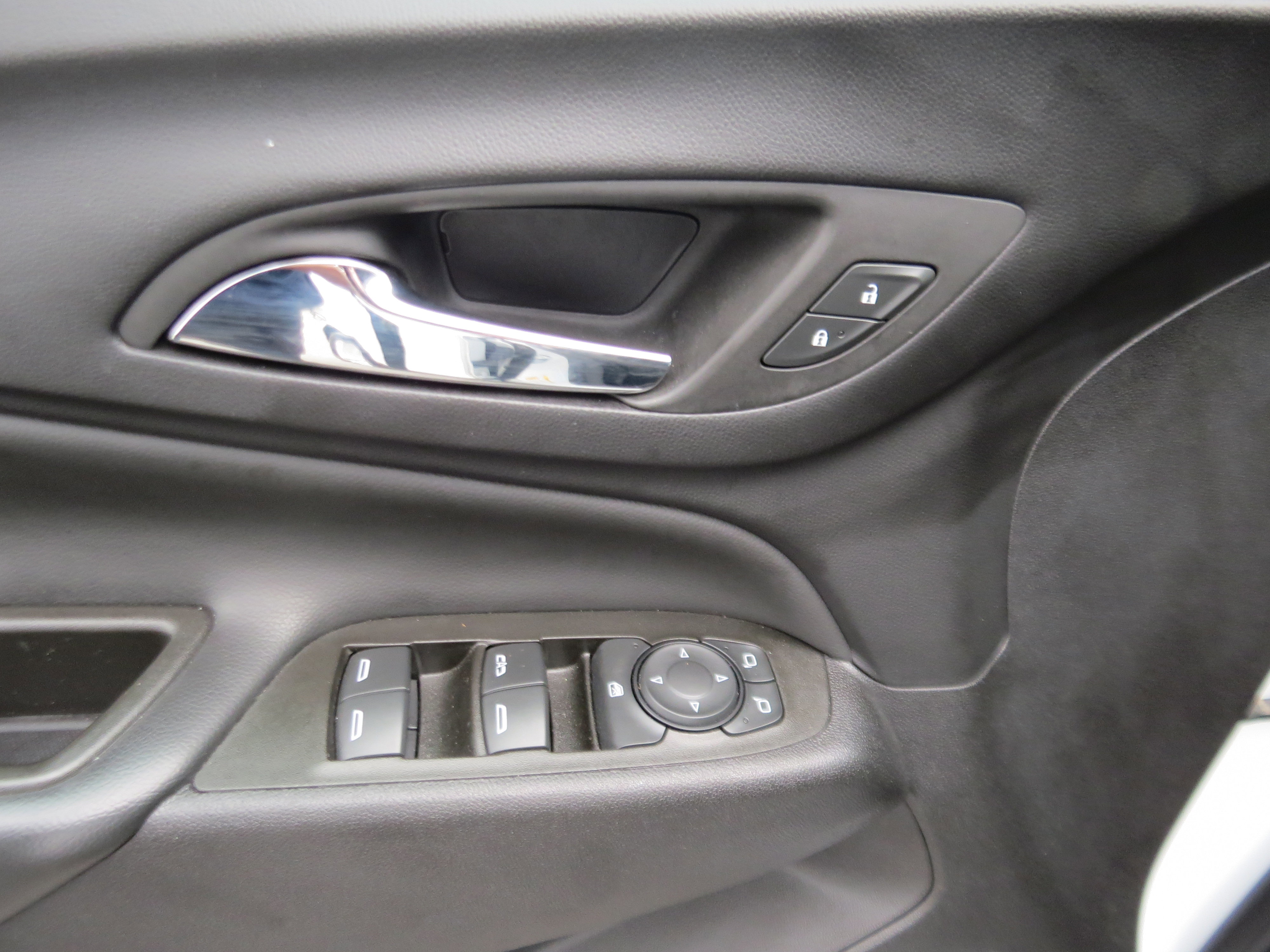 Used 2023 Chevrolet Equinox LT FWD image 17