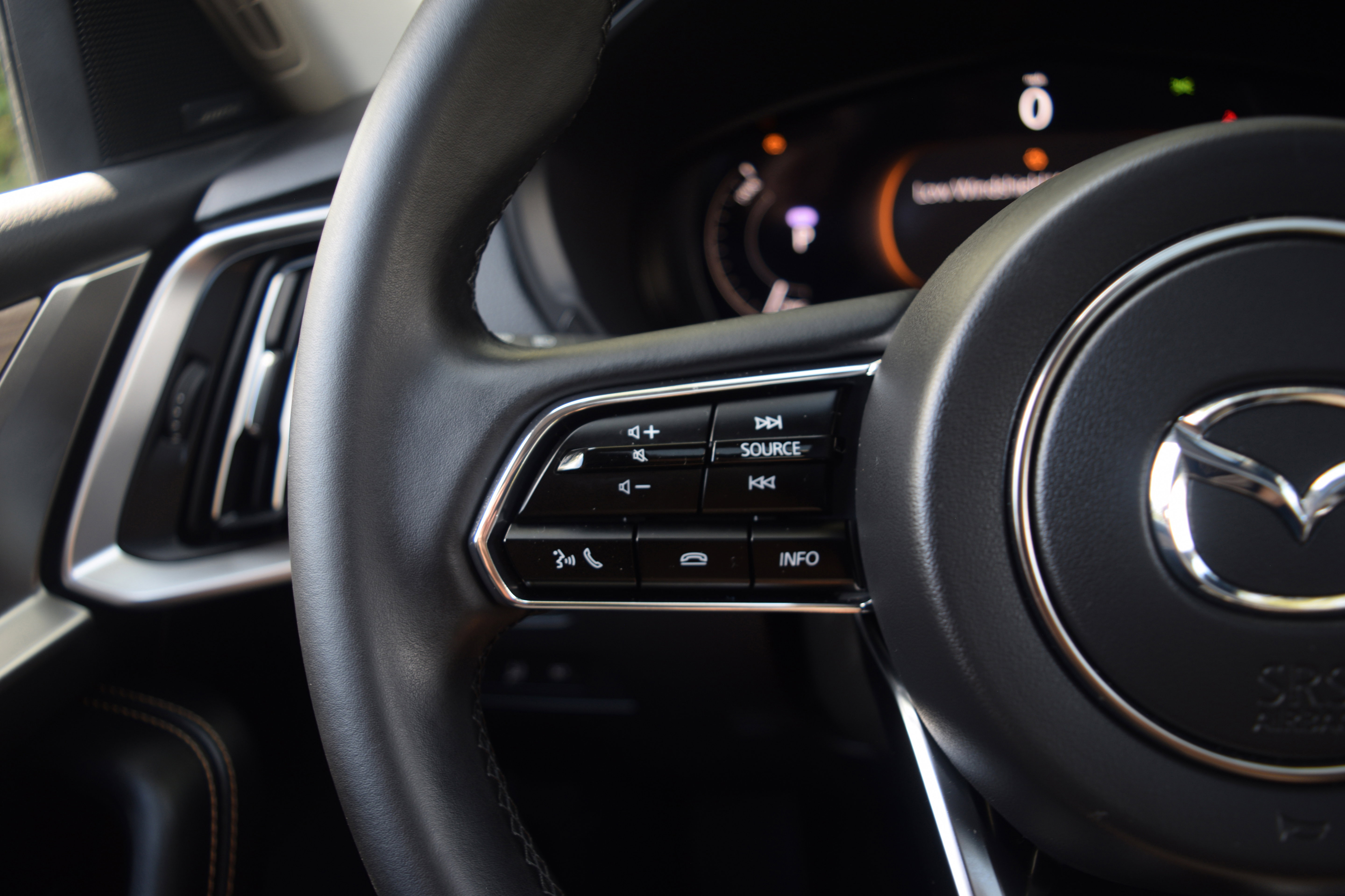 Used 2025 MAZDA CX-70 Plug-In Hybrid w/ Premium Pkg image 6