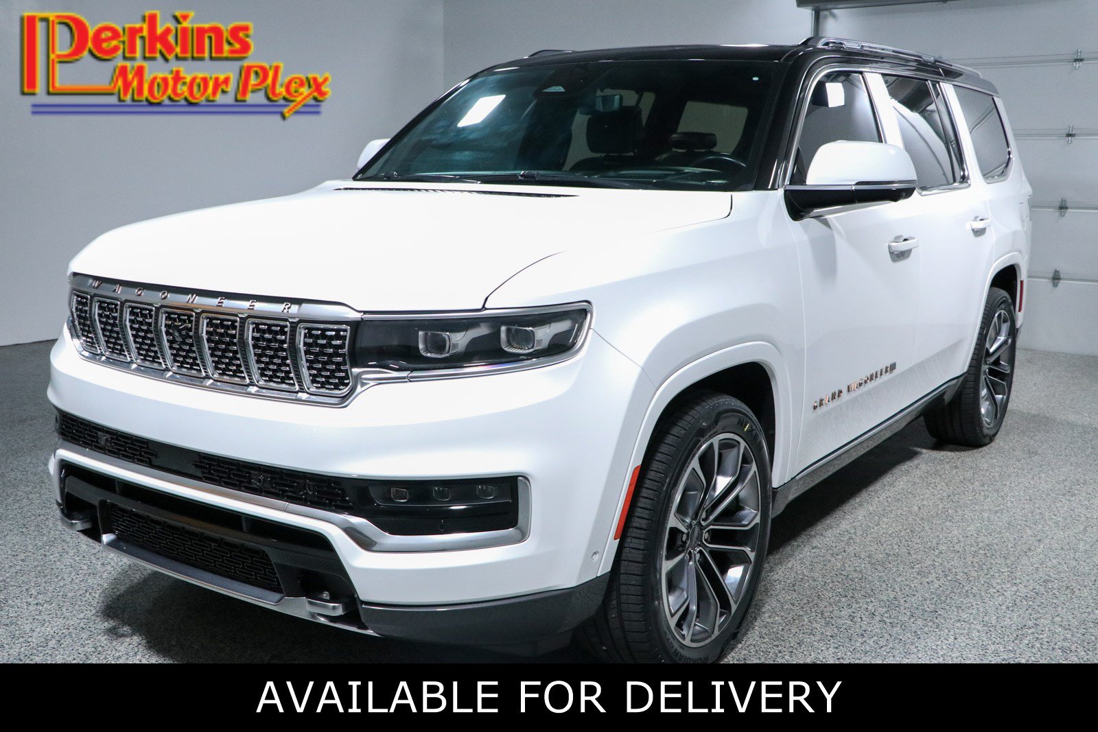 Used 2022 Jeep Grand Wagoneer Series III w/ HD Trailer Tow Package AWD/4WD image 1