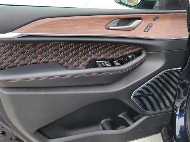 Used 2024 Jeep Grand Cherokee Summit w/ High Altitude Package image 7