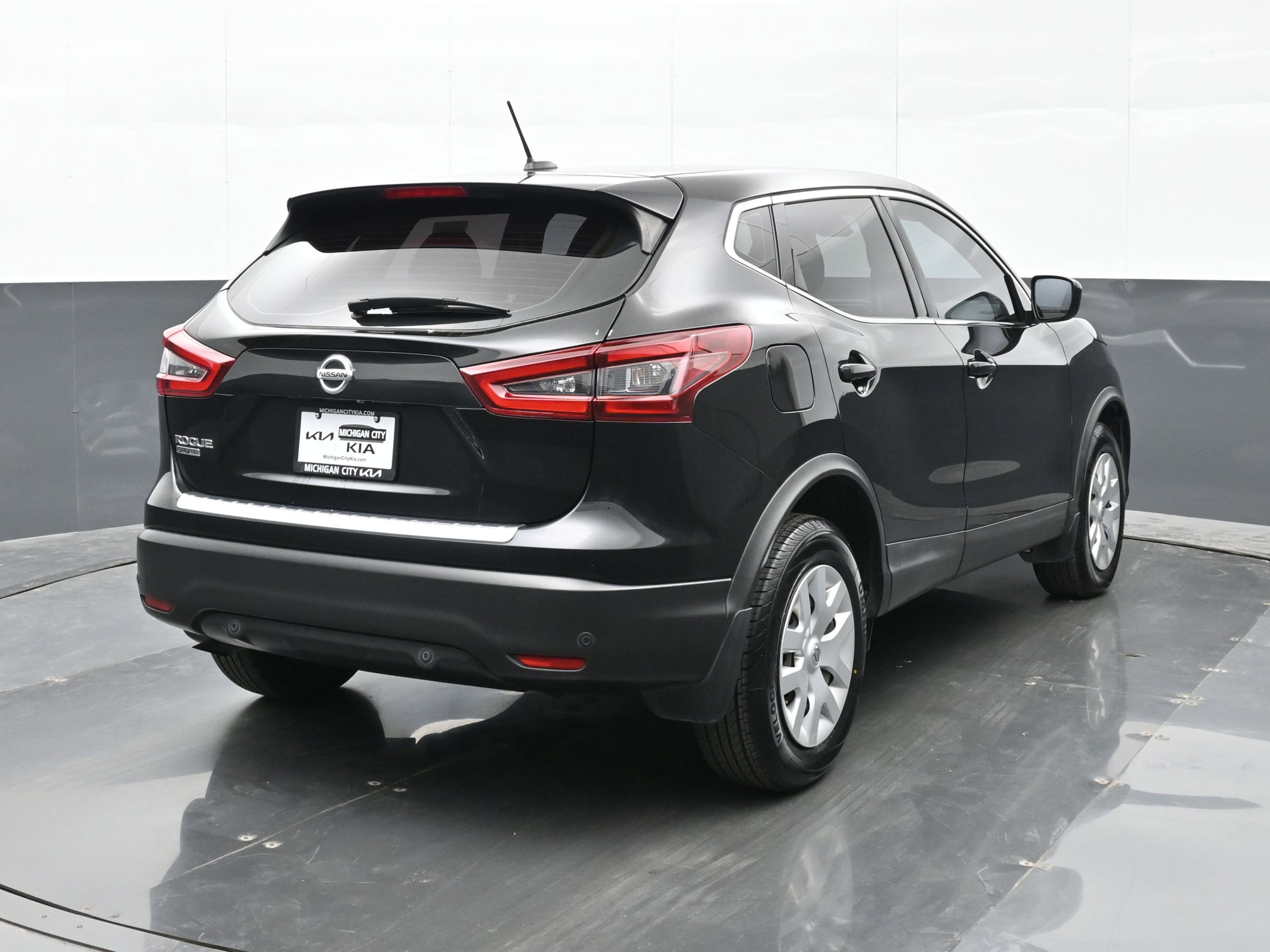 Used 2020 Nissan Rogue Sport S image 4