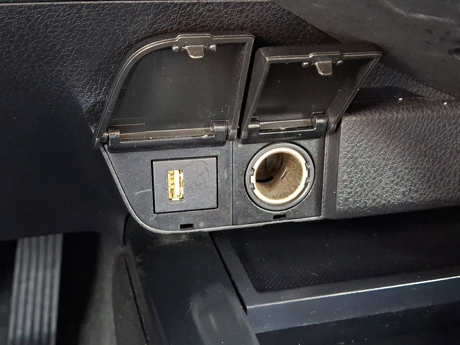 Used 2020 Toyota Camry SE FWD image 22
