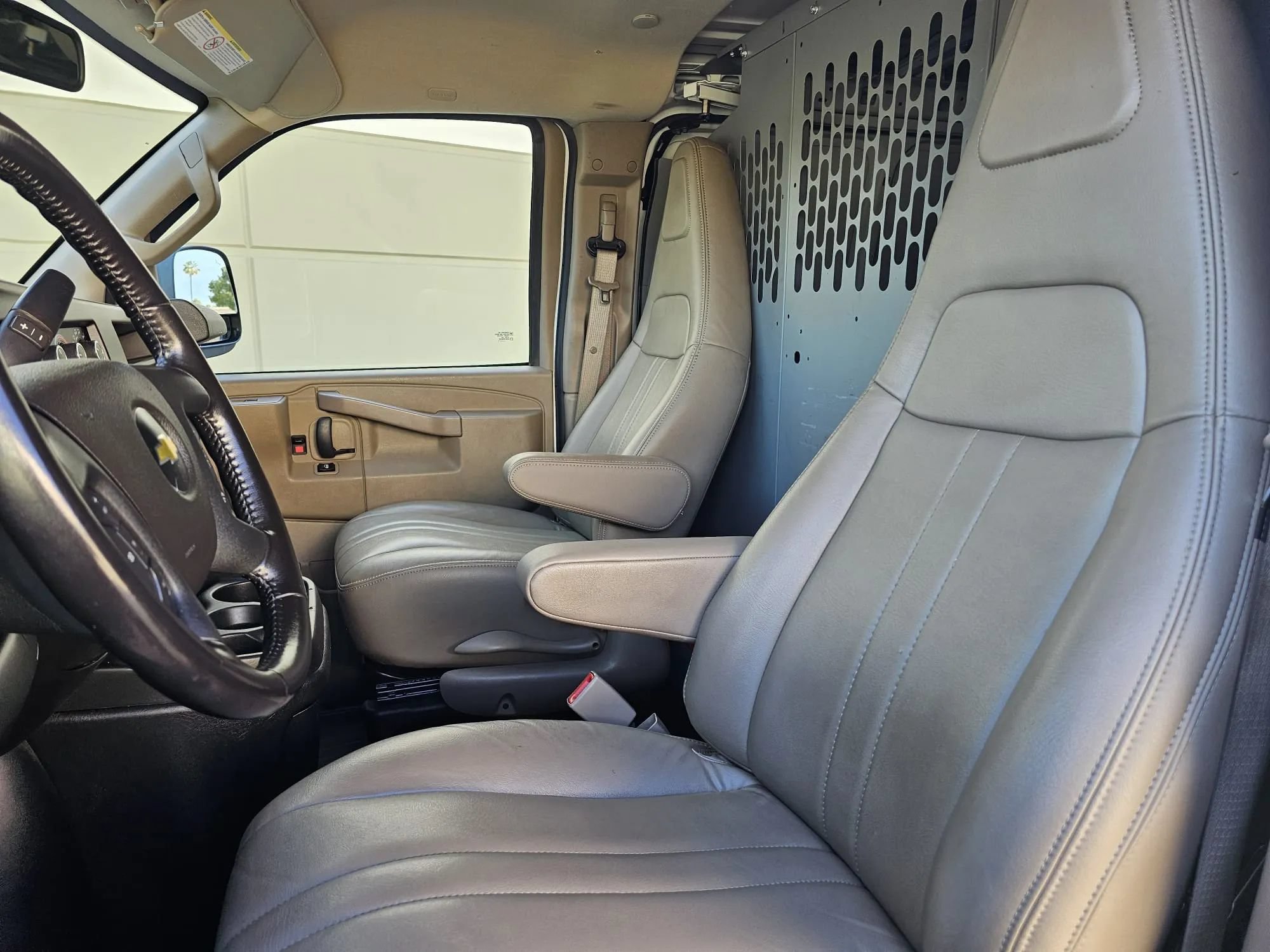 Used 2021 Chevrolet Express 3500 w/ Driver Convenience Package RWD image 10