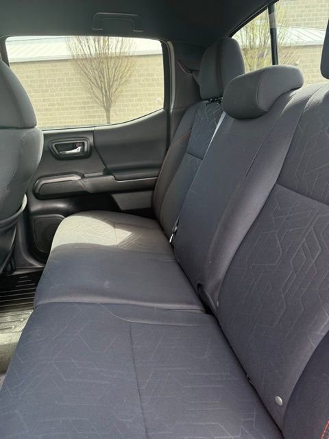 Used 2018 Toyota Tacoma TRD Off-Road image 34