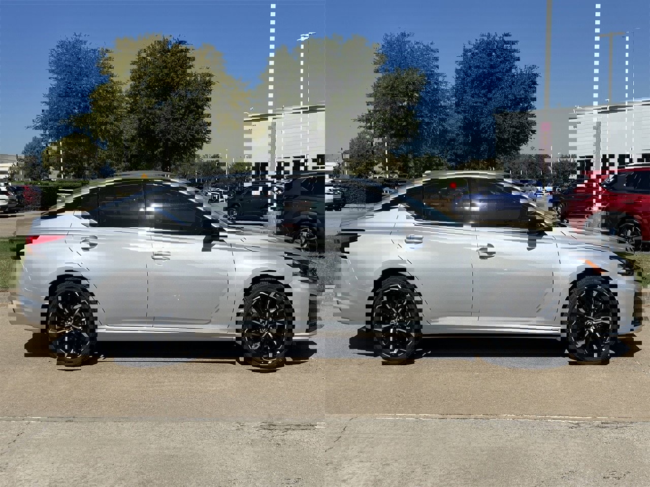 New 2025 Nissan Altima 2.5 SR image 3