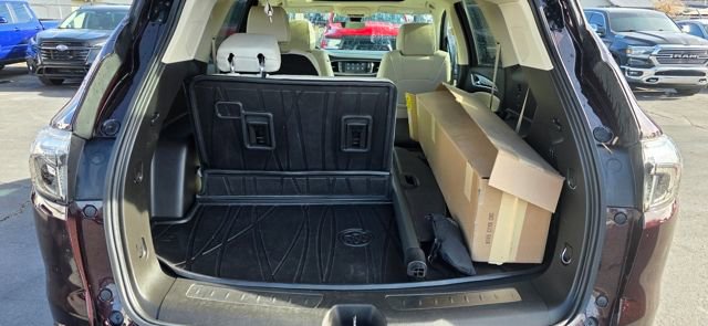 Used 2023 Buick Enclave Avenir w/ Avenir Technology Package image 7