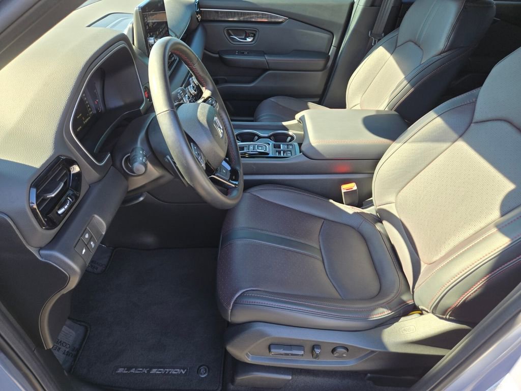 Used 2025 Honda Pilot Black Edition image 10