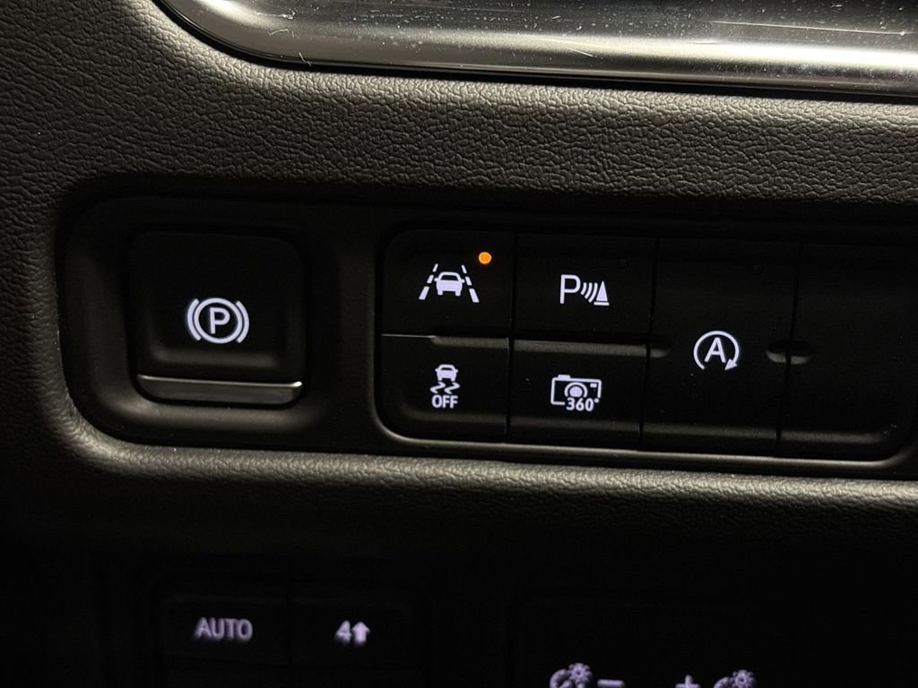 Used 2024 GMC Yukon SLT w/ SLT Luxury Package image 76