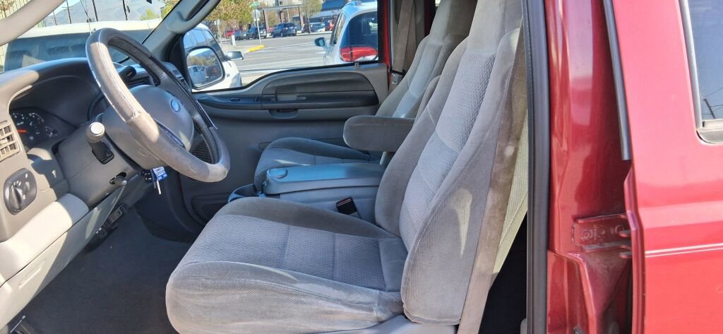 Used 2004 Ford Excursion XLT image 11