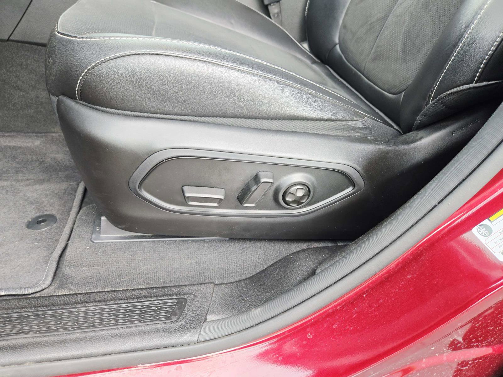 Used 2024 Jeep Grand Cherokee Altitude image 37