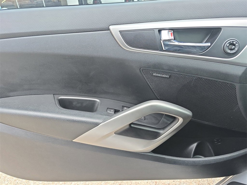 Used 2017 Hyundai Veloster Value Edition image 21