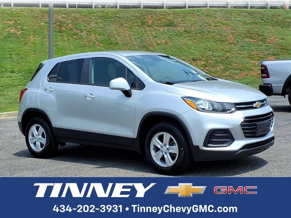 Used 2022 Chevrolet Trax LS w/ Tint and Cruise Package AWD/4WD image 1