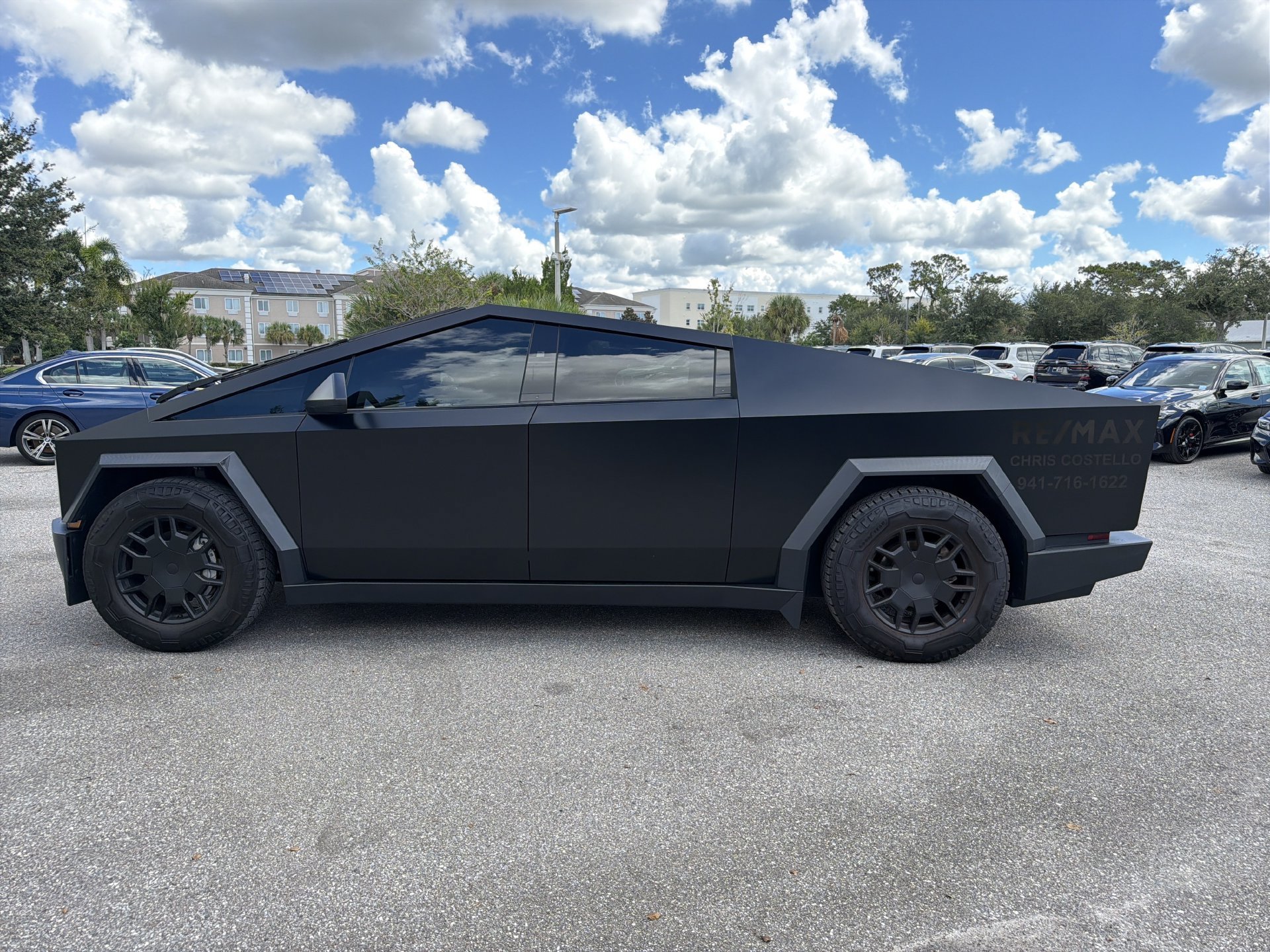 Used 2024 Tesla Cybertruck AWD Crew Cab image 7