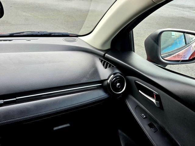 Used 2019 Toyota Yaris LE FWD image 22